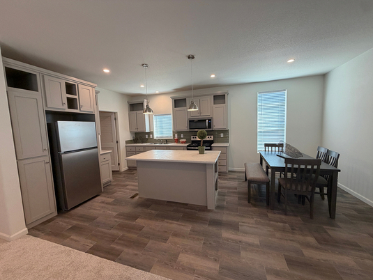 Chandler Select photo 1